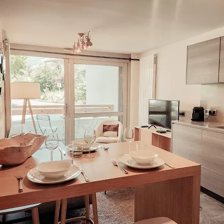 New - And Modern In Close To Apartment *